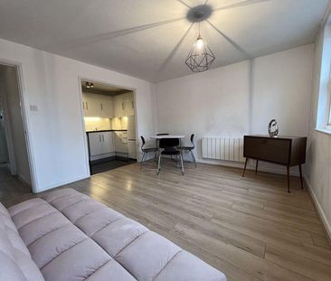 2 bedroom flat to rent - Photo 2