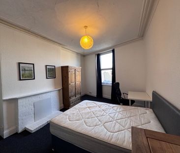 3 Bed Flat, Harcourt Road, BS6 - Photo 2
