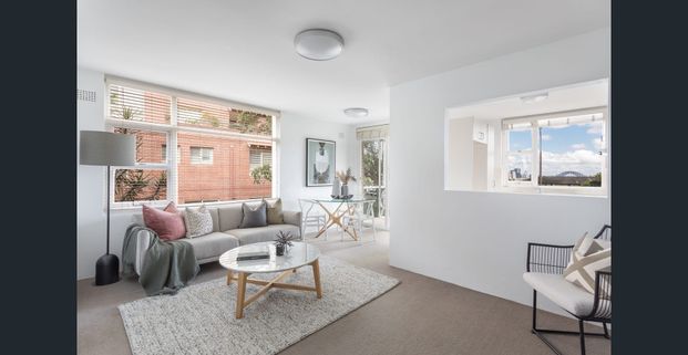 Superb location with Harbour Bridge and city skyline views - Photo 1