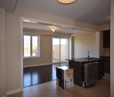 For Lease - 3273 Mockingbird Common Court, Oakville, Ontario - Photo 5