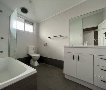 CLOSE TO THE HOSPITAL - CUTE COTTAGE - Photo 5