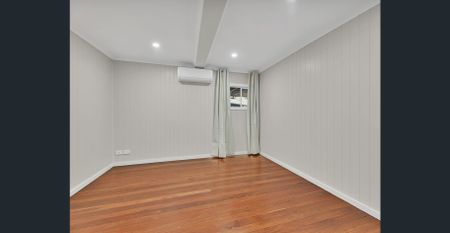 Fully Renovated: 250m from Ipswich Hospital + Undercover Parking + Water & Gardening Included - Photo 2