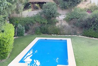 LARGE DETACHED VILLA WITH PRIVATE POOL AND GARDEN