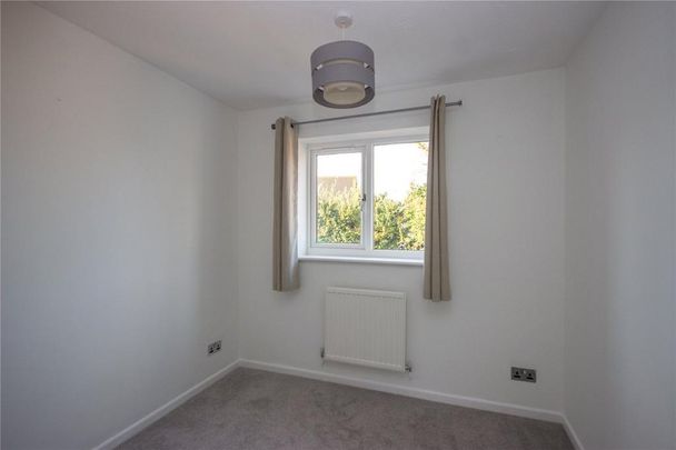 2 bedroom end of terrace house to rent - Photo 1