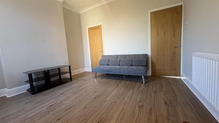 2 bedroom end of terrace house to rent - Photo 2