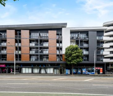 Modern 1-Bedroom Apartment with Study in Travancore - Photo 6