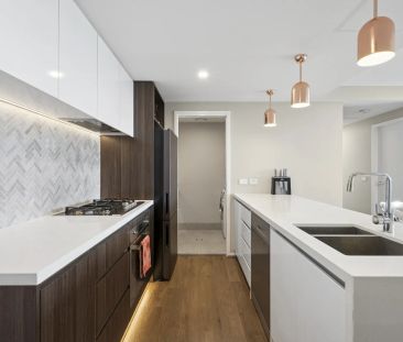 Top floor apartment with views to Black Mountain! - Photo 6