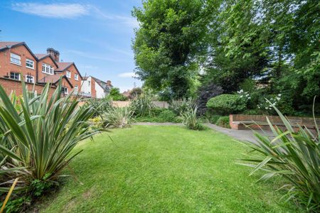 Flat 13 Finchley Road, Hampstead NW3 7AJ - Photo 2