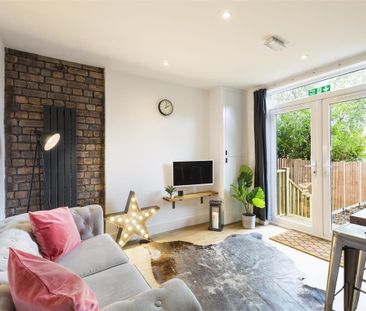 Charlton Road, Kingswood - Photo 2