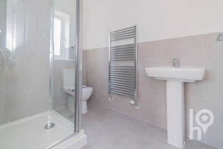 3 bedroom semi-detached house to rent - Photo 5