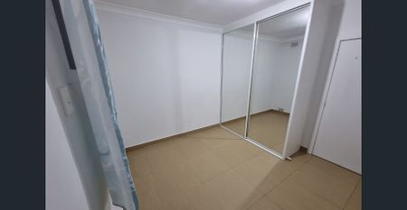 Double-Storey house spacious bedroom and living room downstairs - Photo 3