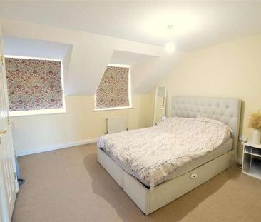 Broomfield Gate, Slough, SL2 - Photo 4