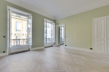 Location Appartement Paris 7 8 Pièces 396 m² - Photo 2