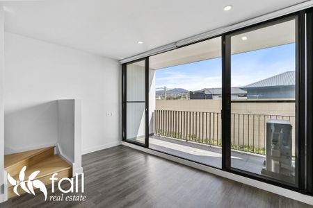 Spacious, Modern Townhouse, Great Location - Photo 5
