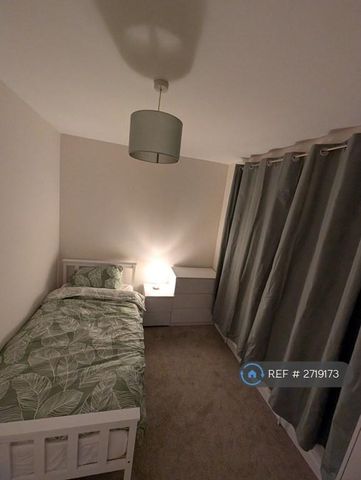 1 bedroom in a house share to rent - Photo 4