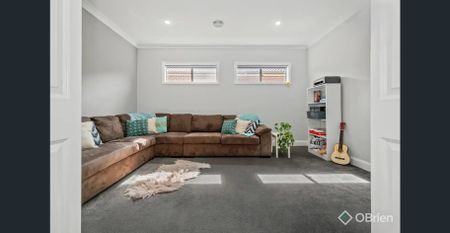 Modern Family Home with Spacious Layout! - Photo 4