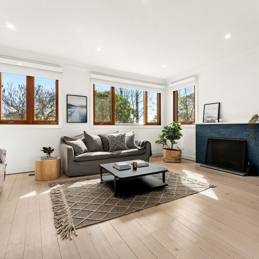 Art Deco Classic on the High Side of the Street - Photo 1