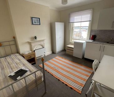 1 bedroom in a house share to rent - Photo 6