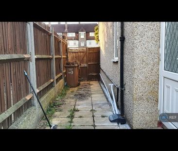 3 bedroom end of terrace house to rent - Photo 1