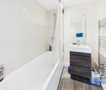 5 bedroom House To Let - Photo 6