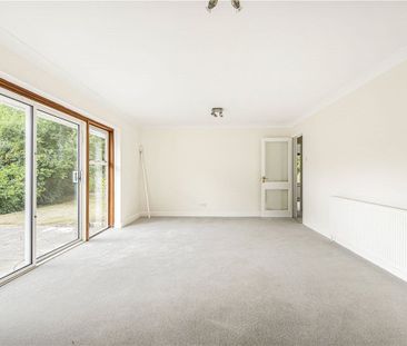 A five bedroom detached property situated within the town of Wendov... - Photo 3