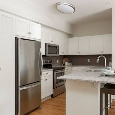 A couples dream! Double sink vanity in bathroom! 2/BD 2/BA - Photo 1