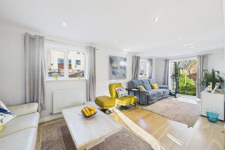 3 bedroom detached house to rent - Photo 2