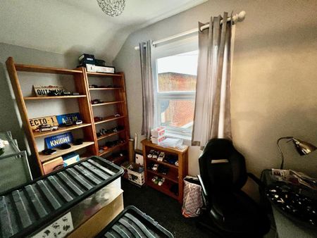 3 bedroom end of terrace house to rent - Photo 4