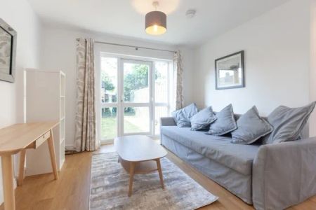 Cranmer Road, Cowley - Photo 2