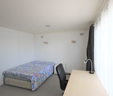 8-bedroom shared house, Milne St - Photo 1