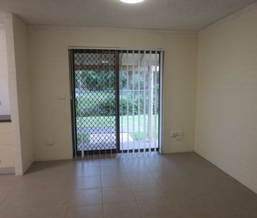 3 bedroom townhouse close to all! - Photo 4