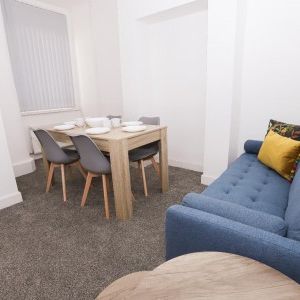 4 bedroom House To Rent Total Size: 1077 SQ FT - Photo 1