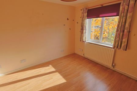 Utrillo Close, Coventry - Large 3 Bedroom Mid Terrace with Garage - Photo 3