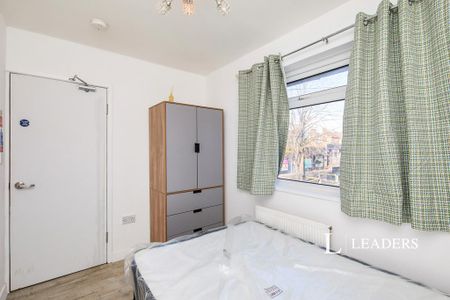 1 bedroom in a house share to rent - Photo 2