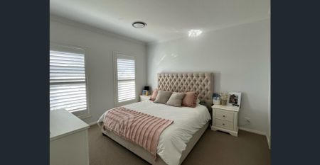 Experience Modern Luxury: 4-Bedroom Family Home - Photo 5