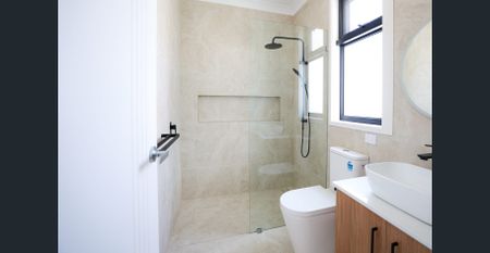 Brand-new Luxurious Dual-Level Home With Premium Features - Photo 5