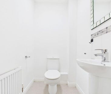 3 bedroom semi-detached house to rent - Photo 3