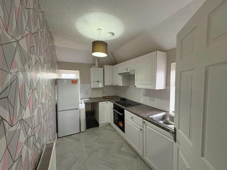 Gorse Hill, Fishponds - Photo 2