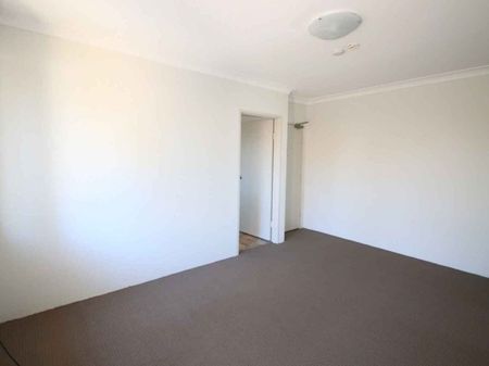 Top-floor retreat in a prized Dulwich Hill pocket - Photo 4