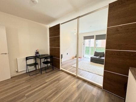 Cornwell House, East Ham E6, Property for rent - Photo 4