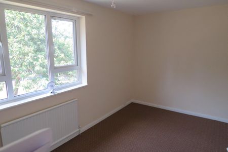 Woodstock Close - Photo 2