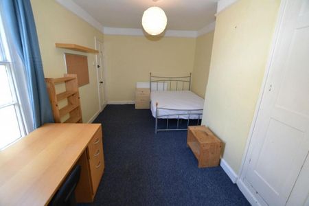 6 bedroom terraced house to rent - Photo 4