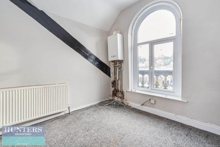 2 bedroom Flat To Let - Photo 2