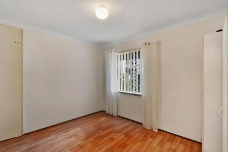 Charming 2-Bedroom Ground-Floor Unit in the Heart of Mandurah - Photo 3