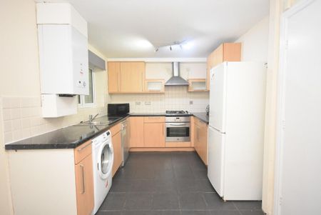 Sadler Court, Hulme, Manchester, M15 5RP - Photo 4
