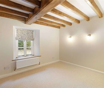 Spacious and charming family home in the village of Tunley. - Photo 6