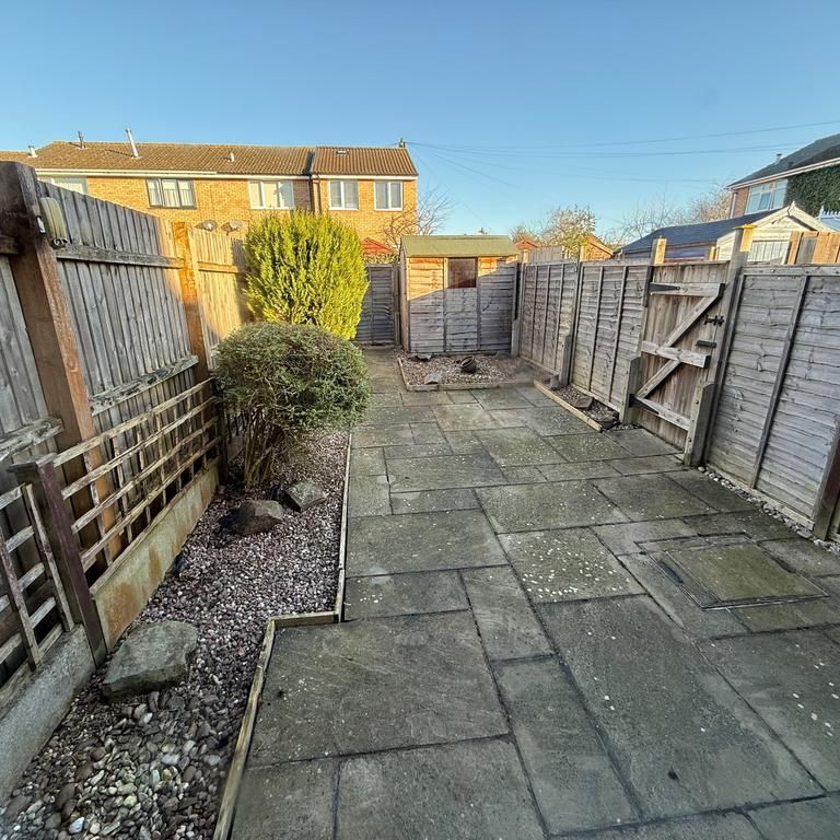 2 bedroom townhouse to rent - Photo 1