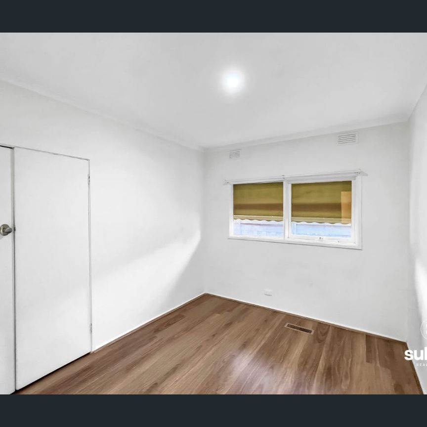 Available for lease - a spacious family home on a large allotment, combining liveability now with excellent future potential. - Photo 1