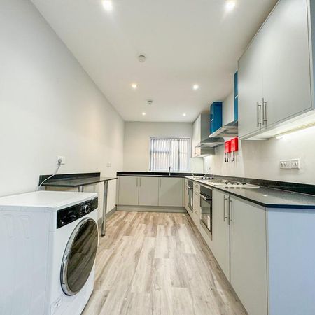 1 bedroom in a house share to rent - Photo 3