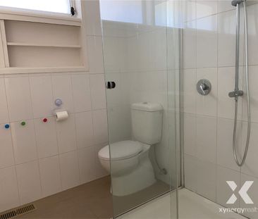 WELL-APPOINTED SINGLE LEVEL HOME IN A TERRIFIC LOCATION! - Photo 5